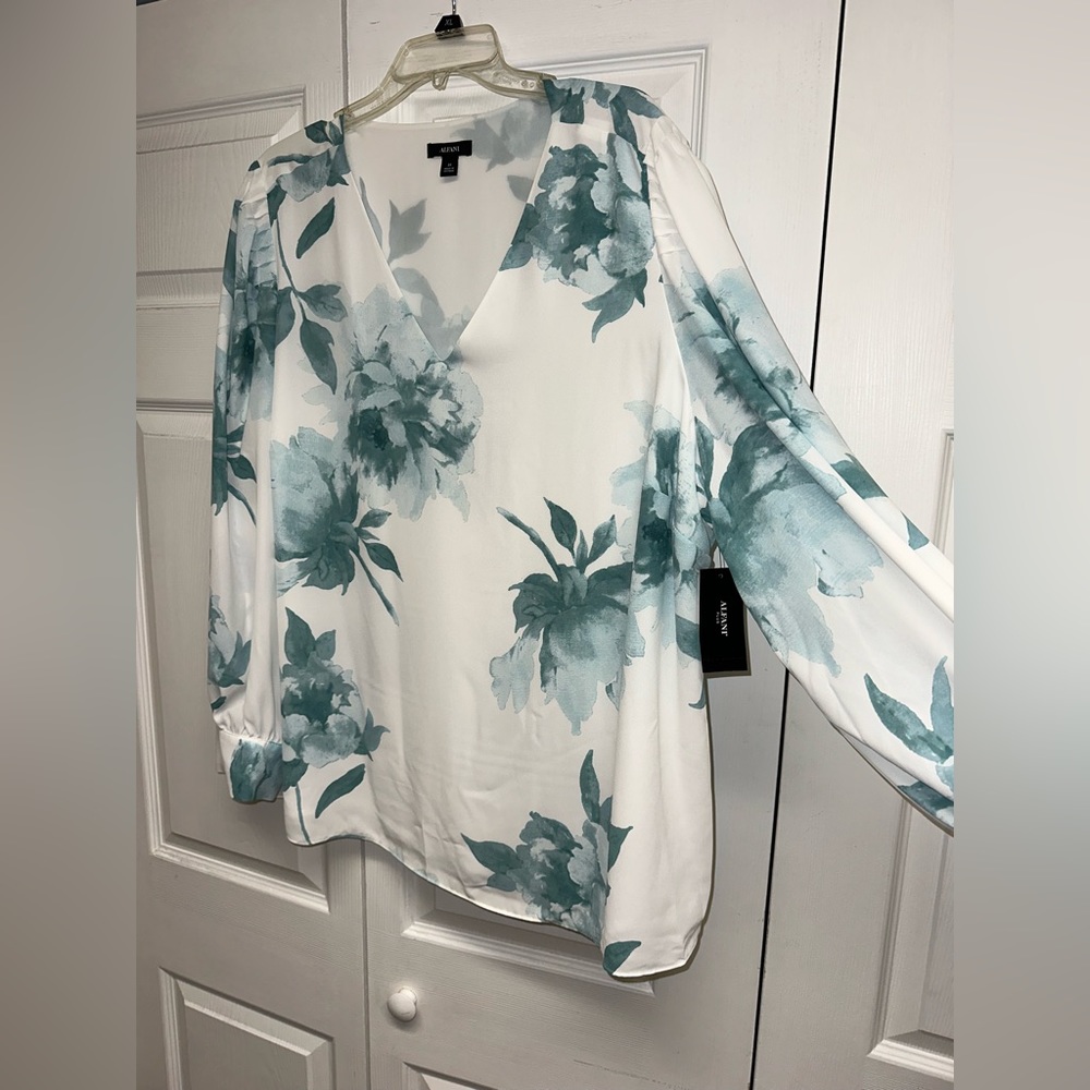 Alfani-shirt, w/mint green large flowers.